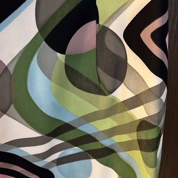 Connected sleeveless multi-colored dress. Size 8P - Picture 9 of 11